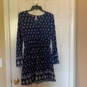 Super Cute dress, stretchy mater at waist